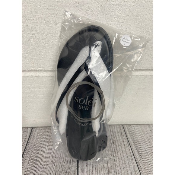 NEW Solei Sea Women's Indie Black Out Non-Patent Flip Flops Sandals Size 7 Beach - Picture 1 of 3